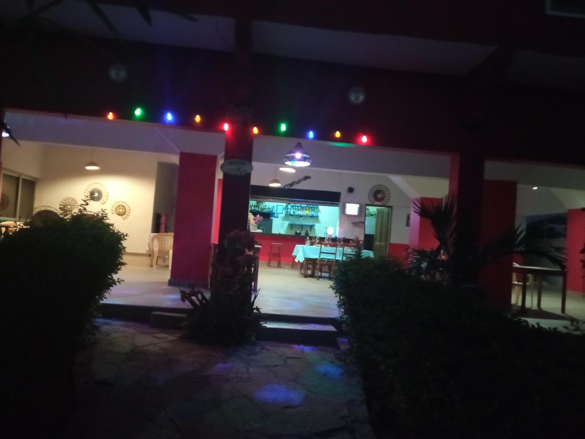 Chez medzo et patou Hotel Popenguine Buitenkant foto